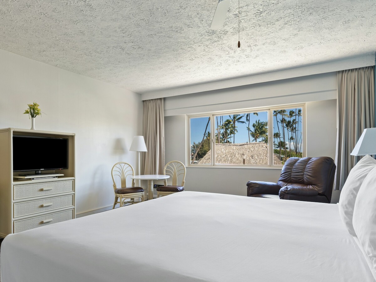 Maui Seaside Hotel